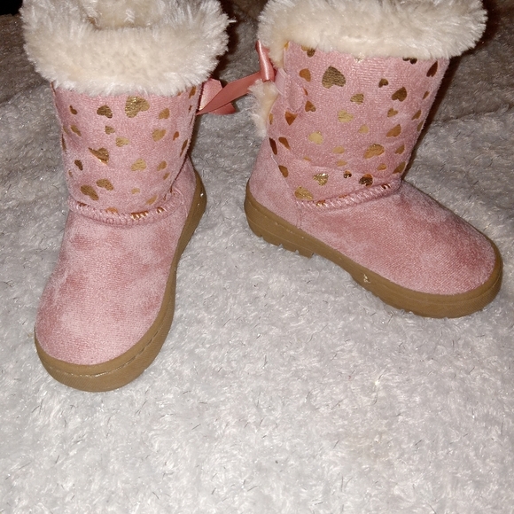 aldi Other - Aldi NWOT Pink & Gold Heart Faux Fur Boots size 7/8